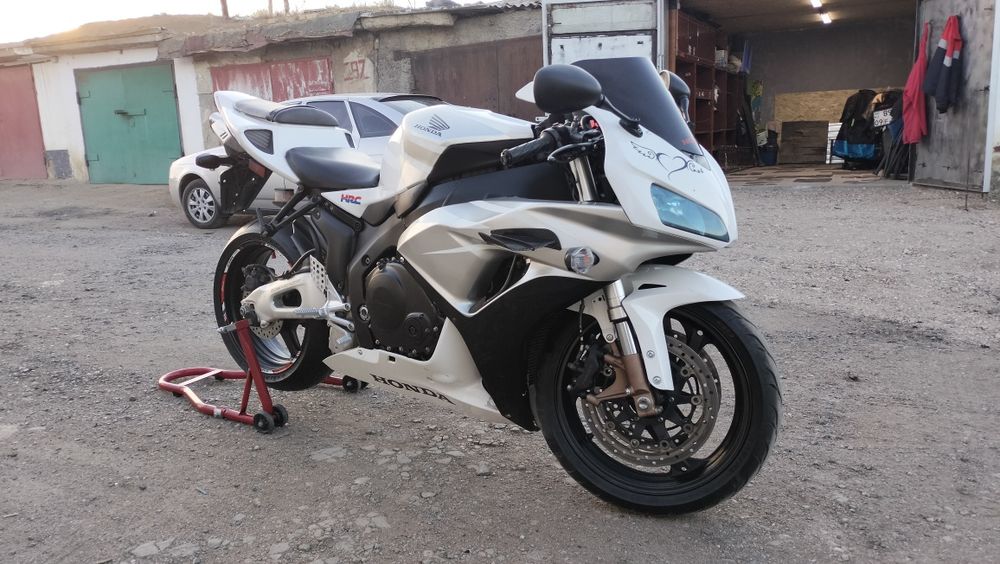 Продам мотоцикл Хонда сбр 1000 RR 2006