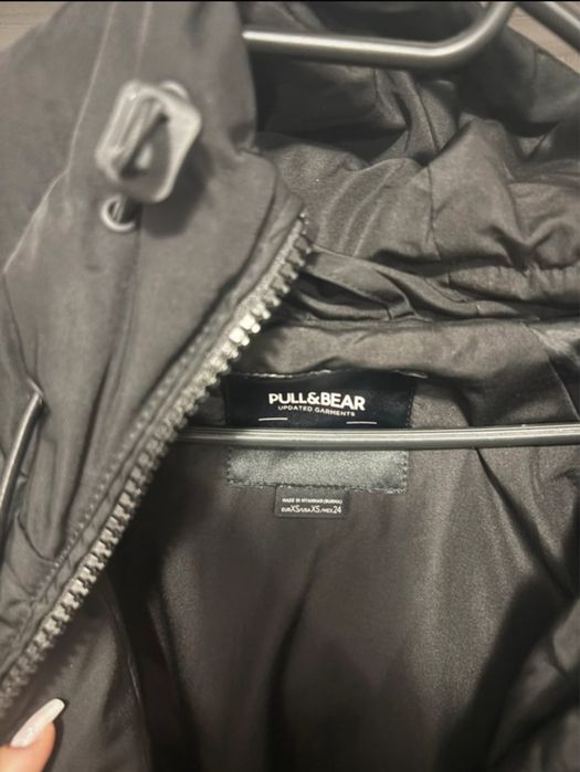 Vand geaca aproape noua