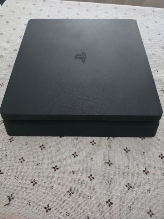 Ps4 slim 960 gb+3 jocuri și controler