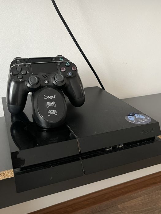 PS4 в хорошем состоянии
