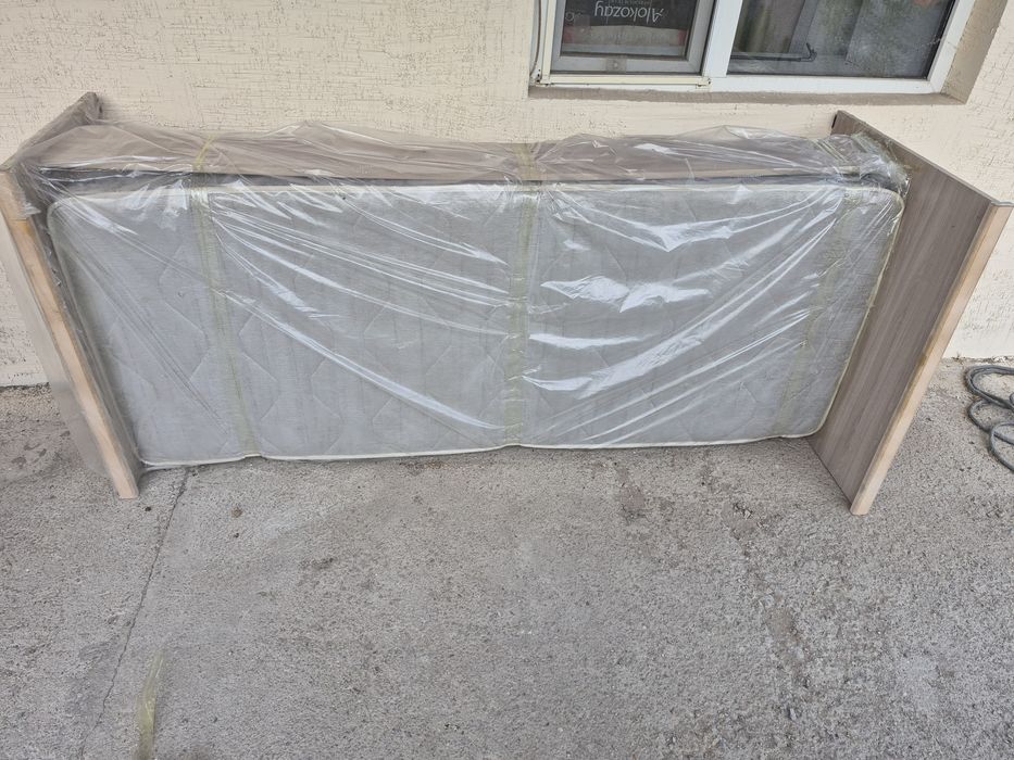 Продам кровать с матрасом