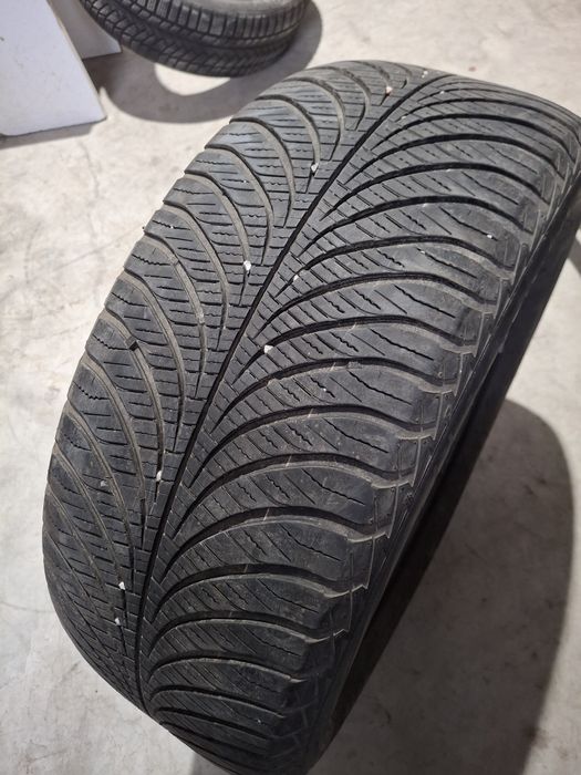 2 Anvelopele m+s  4 seasons  255 55 r19  Goodyear