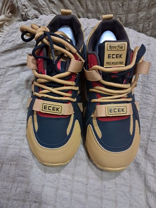 Продаю новые кроссы