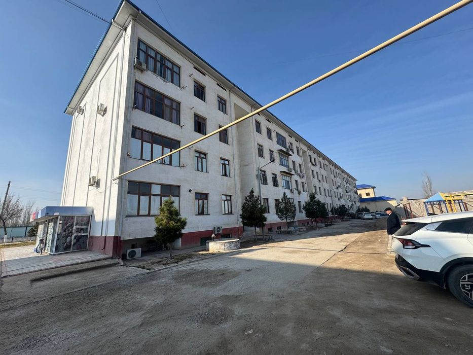 Аэропортдан 19 уйдан 1 каватидан 1 хонали 94 квли янги уй ижарага бери