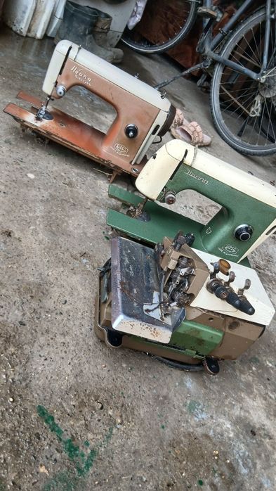 Vând mașini de cusut ileana din ani 1950