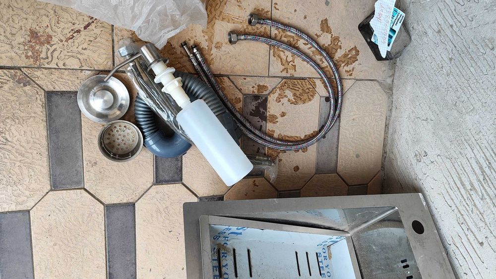 Продам кухонную мойку из нержавеющей стали