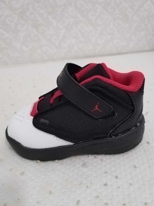 Jordan Max Aura 4 bebelusi NOU marimea 22 rosu cu negru
