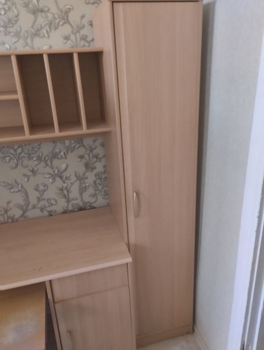 Продам шкаф-компьютерный стол в детскую