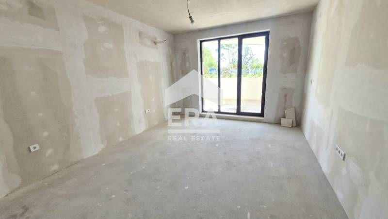 Тристаен апартамент  за продажба в луксозен жилищен комплекс на брега