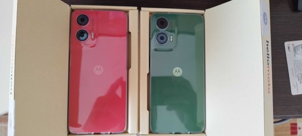 ЧИСТО НОВИ Motorola Moto G35 5G (4GB/256GB) – 3г. Гаранция! (Червен / Зелен)