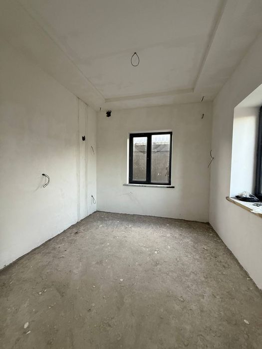Ийк Ота махалля за Авто Салоном 3 сотки 100 м² 80% готовый