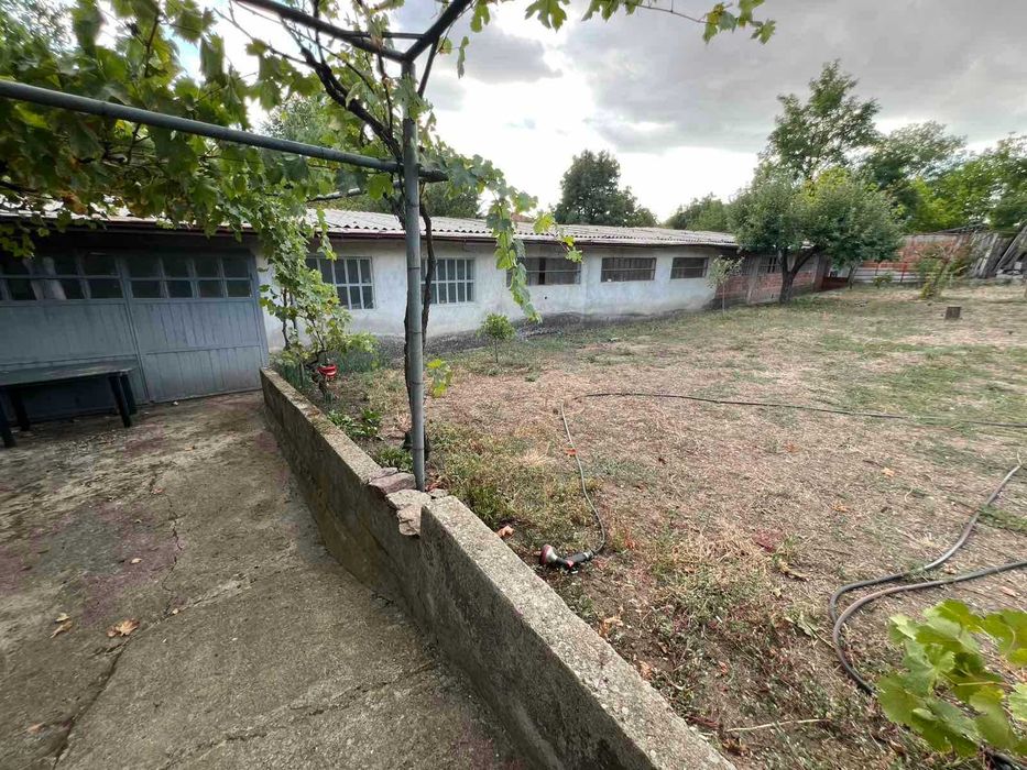 Къща с двор в кв.Болярово,гр.Хасково