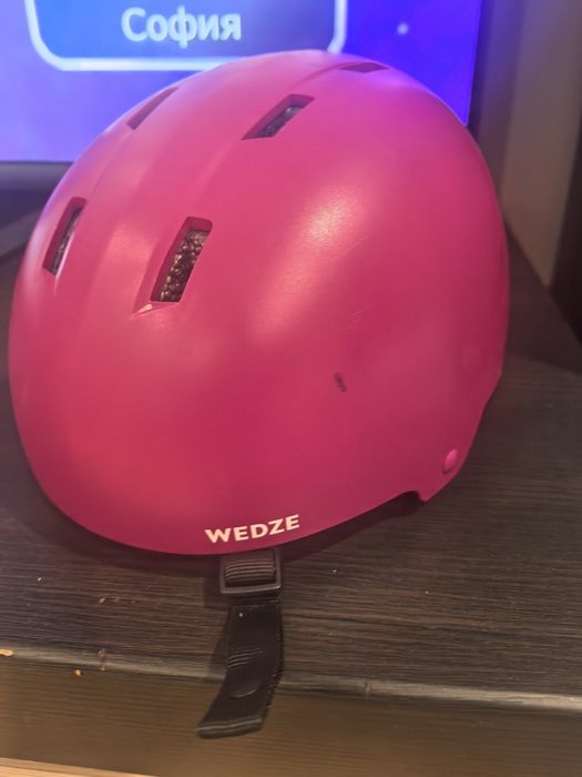 Ски каска и ски щеки