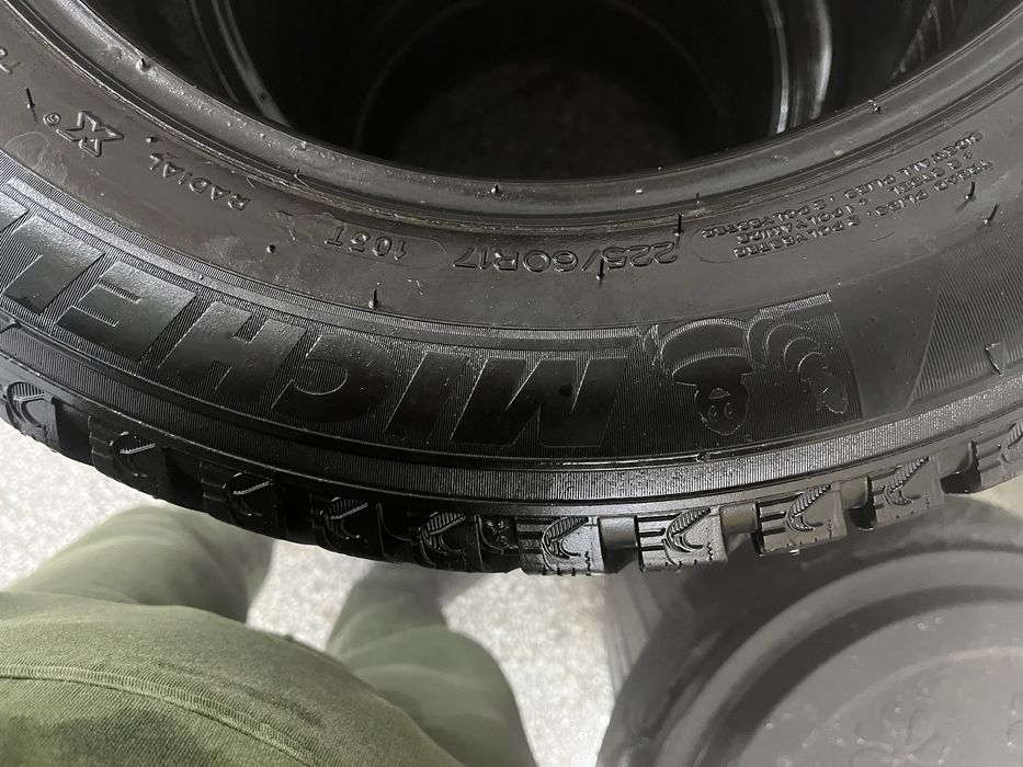 225/60 R 17 Michelin