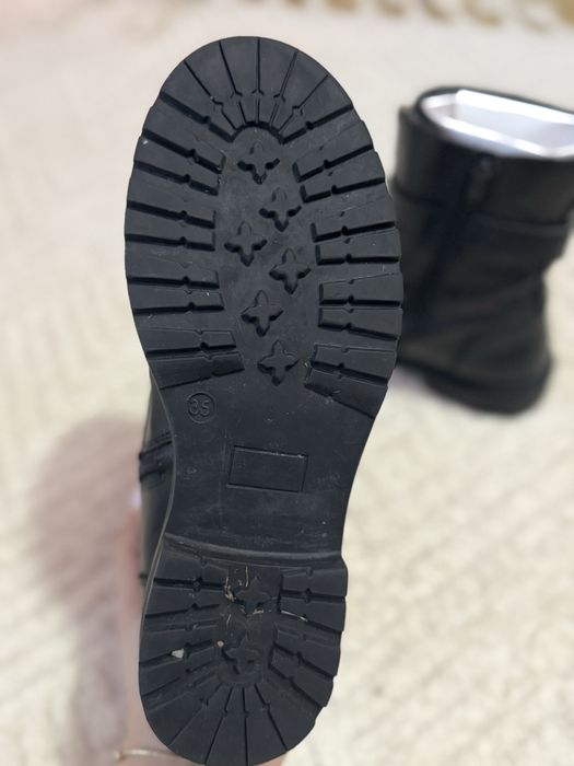 Елегантни Черни Боти FRIBOO (Кожа) с Катарами и Златен Ци