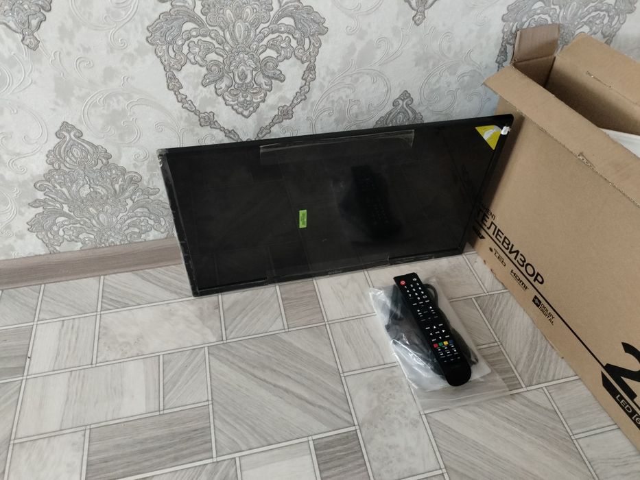 телевизор LED 60 см черный / новый