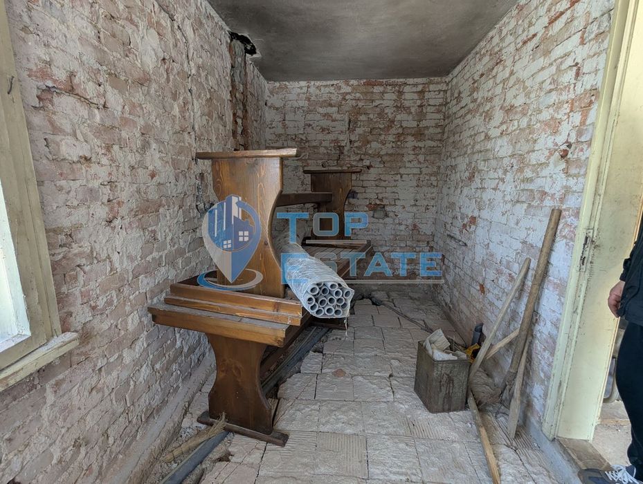 Двуетажна масивна къща с красива гледка в град Борово, област Русе