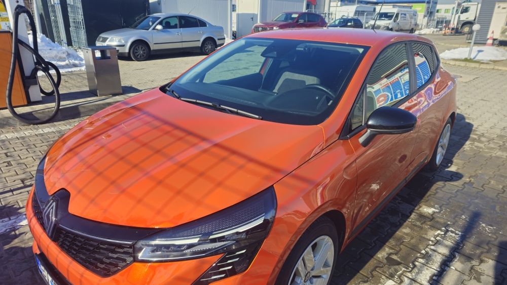 Renault Clio  1.6 l  hybrid  145 cp