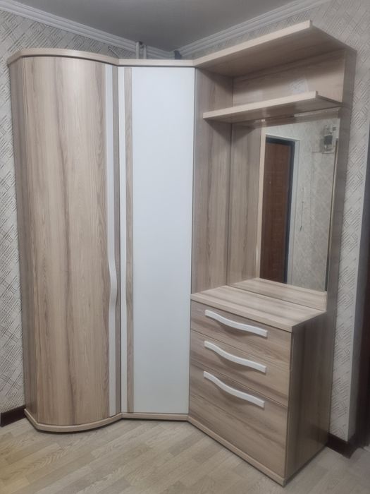 Продам    шкаф в прихожую.