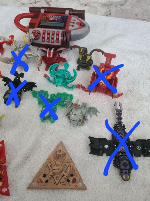 Бакуган играчки и карти