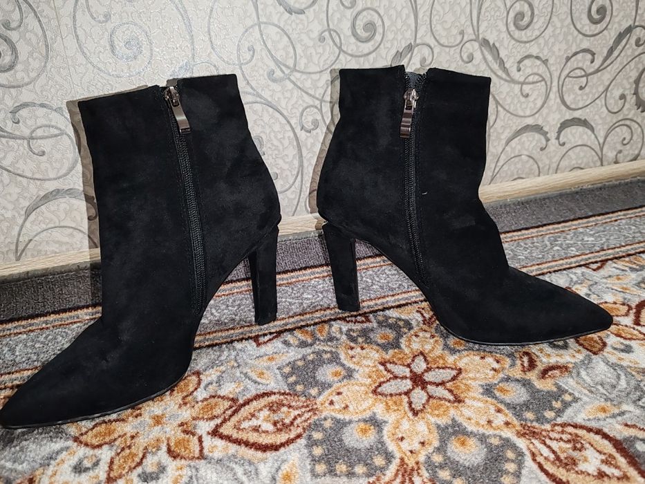 Продам замшевые сапоги