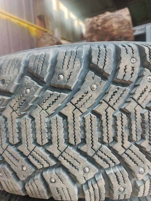 Продам резину два комплекта