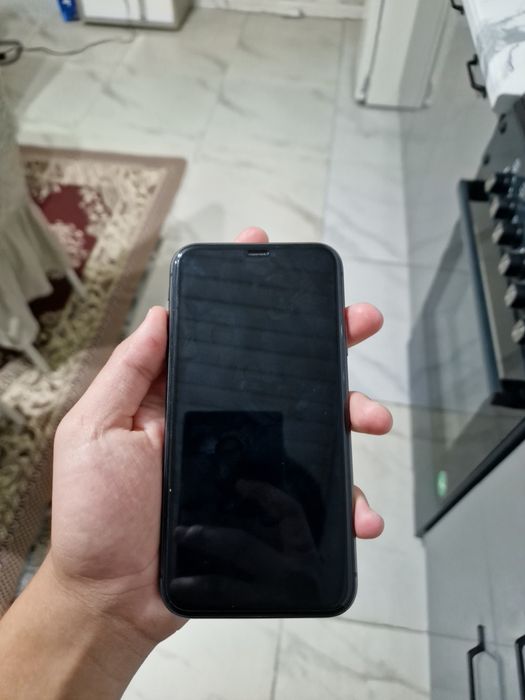 Продам Айфон 11 срочно