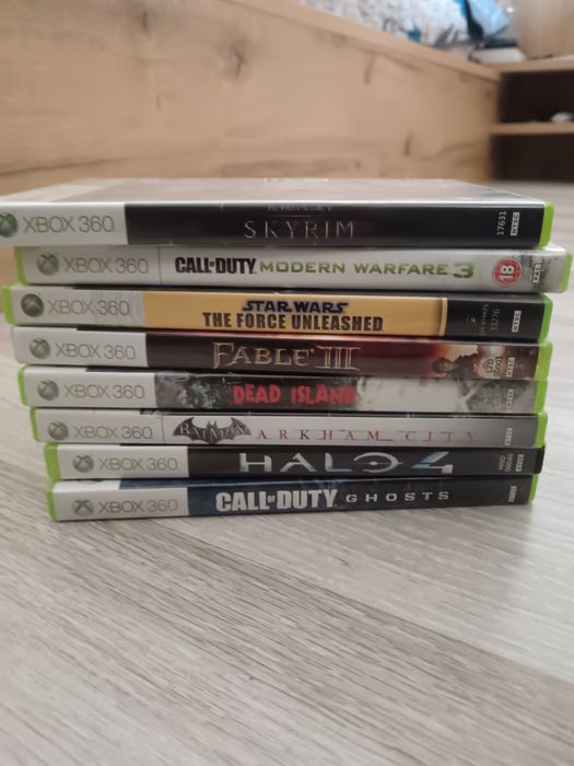 Xbox 360 slim + controller și jocuri