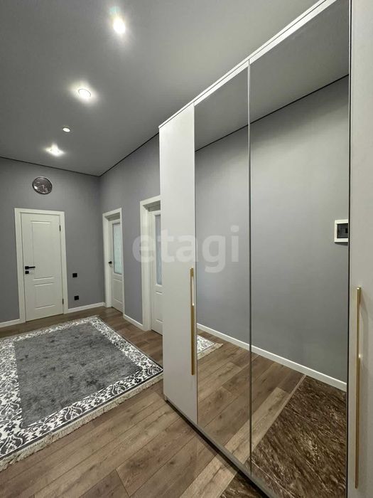 Продам 2 комн. кв. 20 мкр.