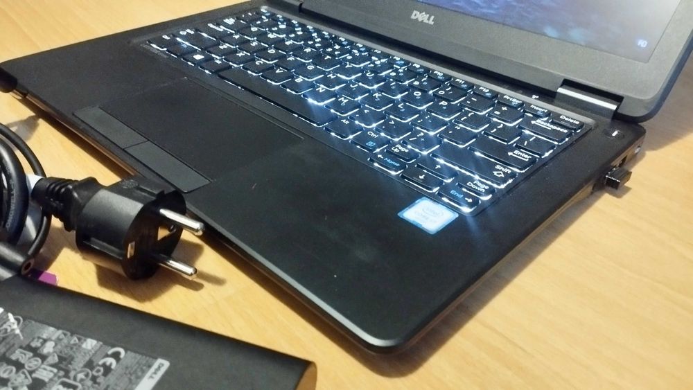 Dell Latitude 12,2 inch Core I7, 8GB RAM, Stocare 256GB, bat. 3 ore