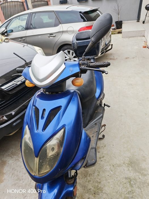 Vând scuter 50 cc 1800 lei