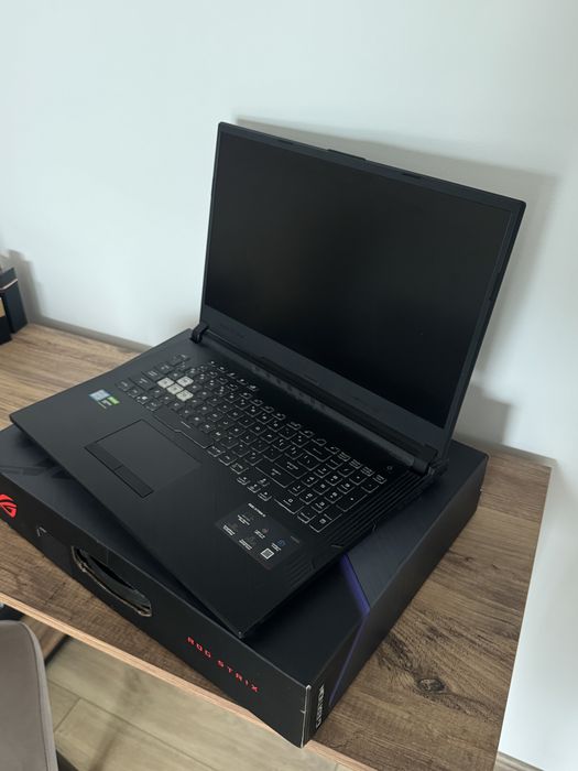 ASUS ROG Strix G G731GT 17.3” | i7-9750H | 16GB RAM | GTX 1650 4GB | SSD 512GB