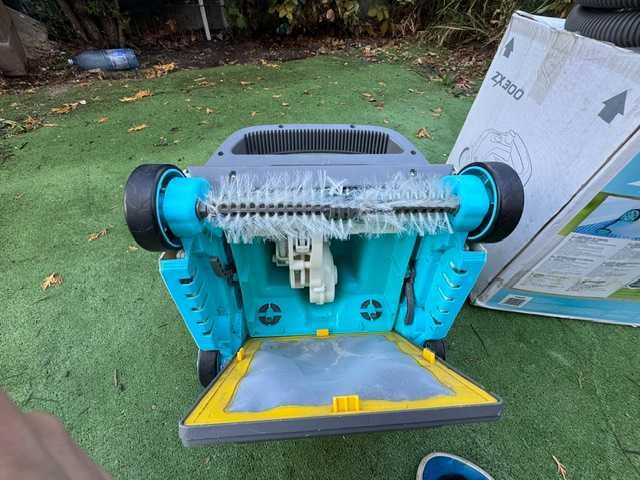Robot curatat piscina fara fir