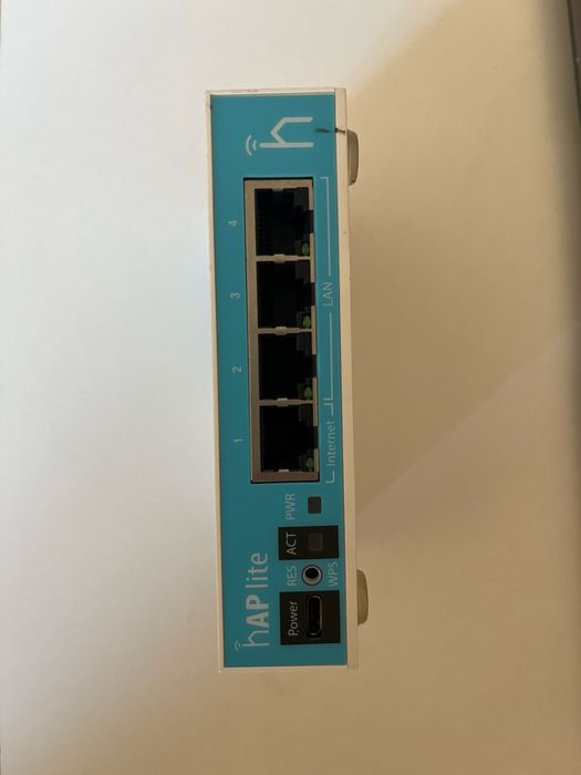 Продам MikroTik hAP lite (RB941-2nD)