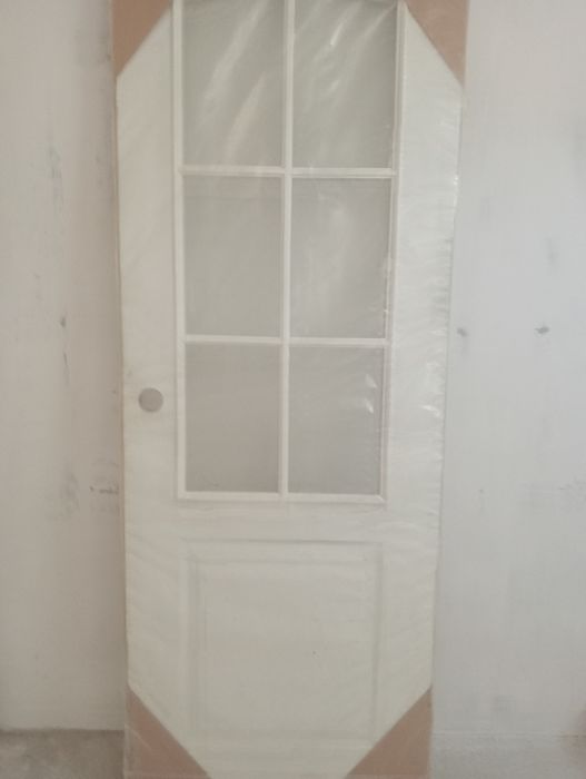 Дверь со стеклом 70см х200см В упаковке