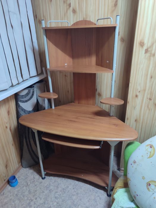 Стол ученический и для компьютера