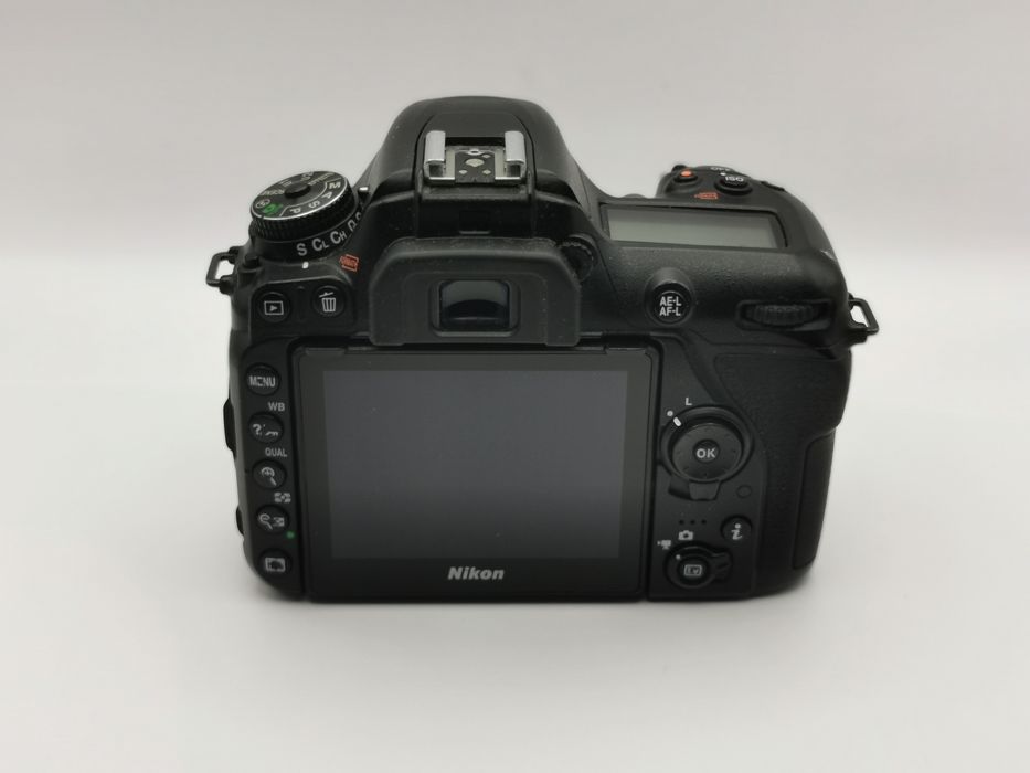 Vând/schimb body Nikon D7500