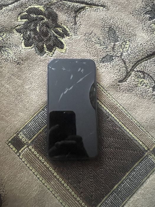 Продам айфон 11.