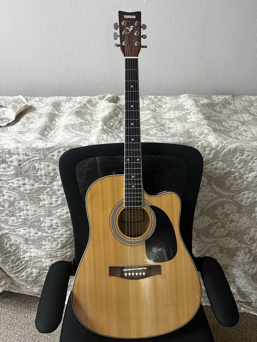 Гитара Yamaha F-3000Q