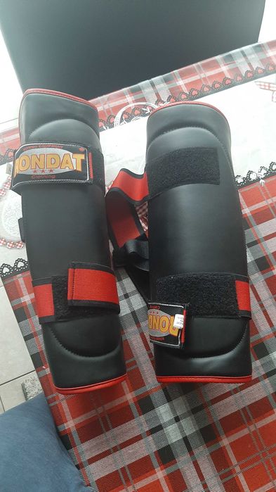 Protectie tibie contact