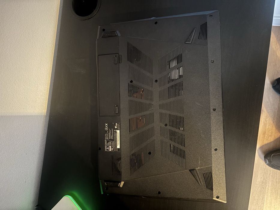 Clevo Gaming 17,3”• Procesor i7-9750H• 16gb ram• Gtx 1650• SSD 512