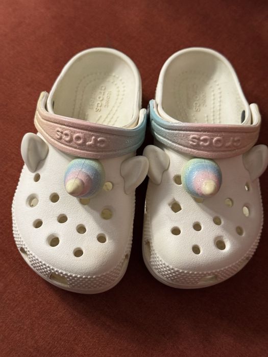 Vand Crocs unicorn, marimea 27-28
