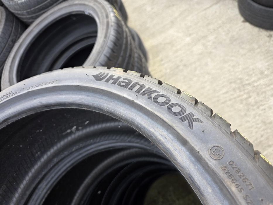 4бр Зимни гуми 235 35 19 - Hankook