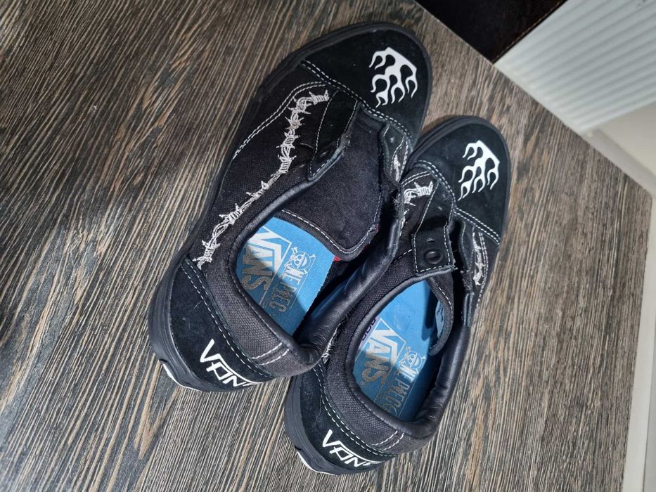 Vand incaltaminte Vans marimea 38.5 mov si 40 neagra