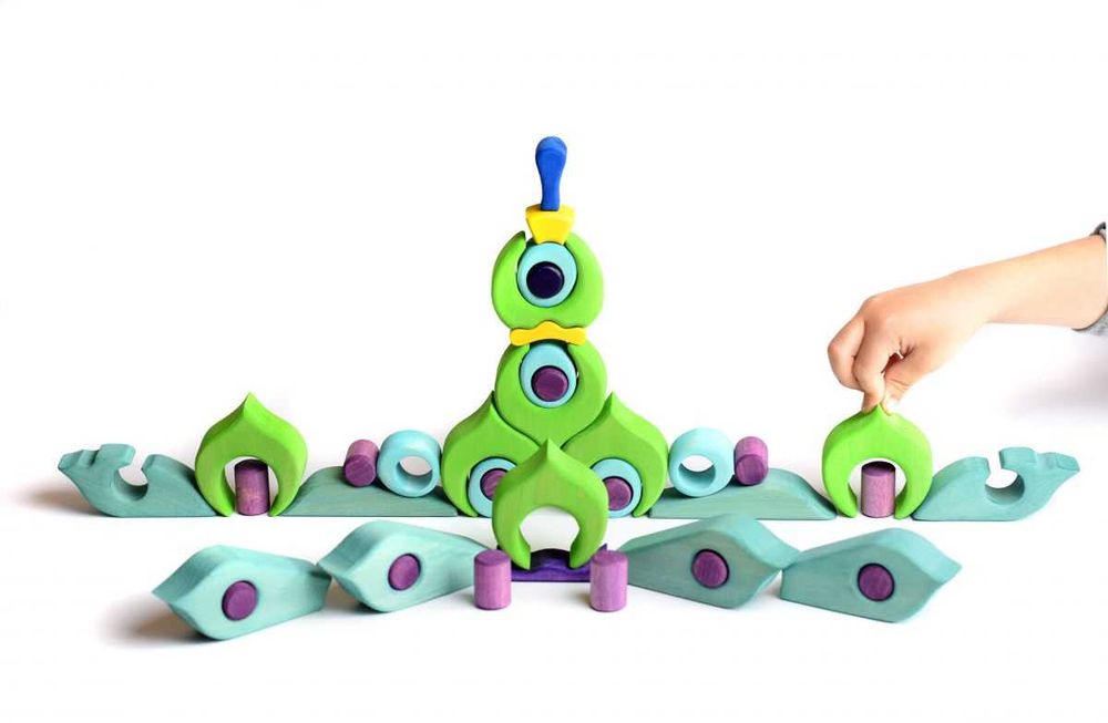 Puzzle-ul Paun din lemn