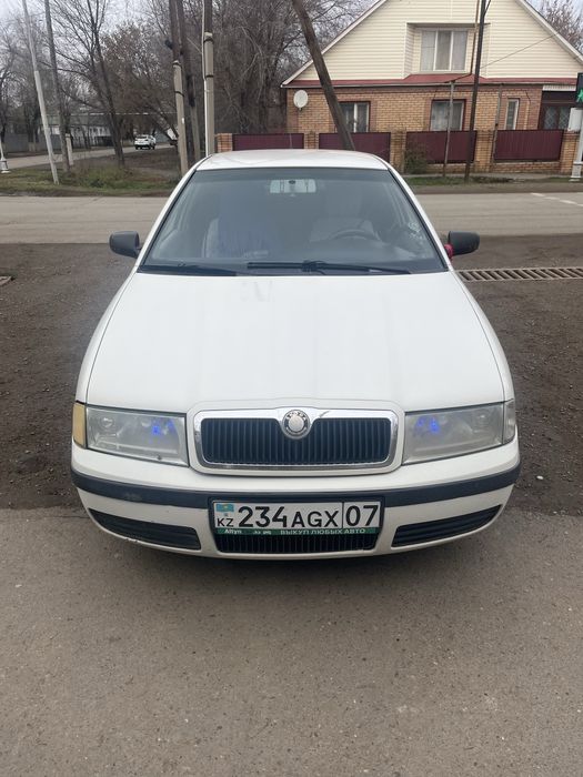 Продаи шкода октавия 2003 года 1.6 обьем