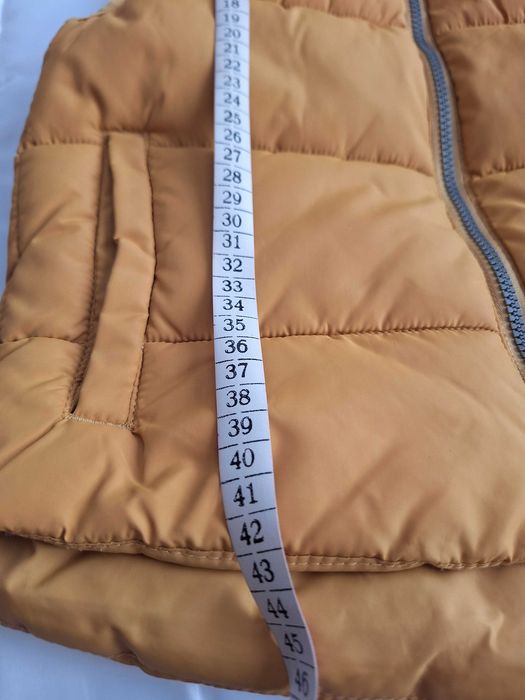 Елек Beneton 4-7 г - 25 лв