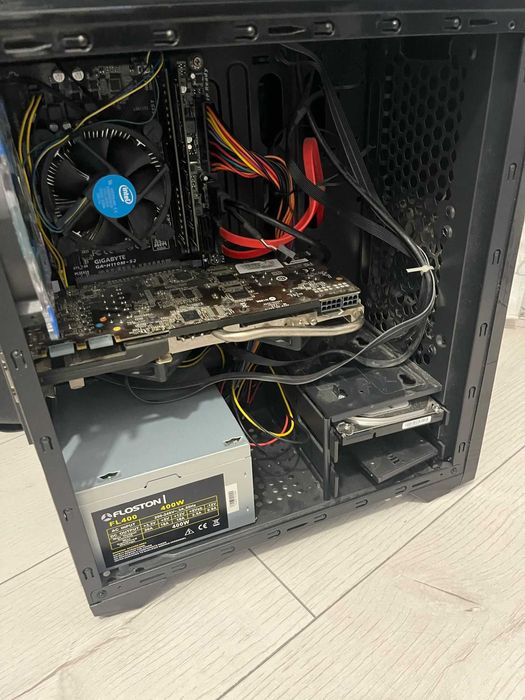 Vând PC gaming (placă video GTX, Intel i7, RAM 16GB) pt jocuri scoala