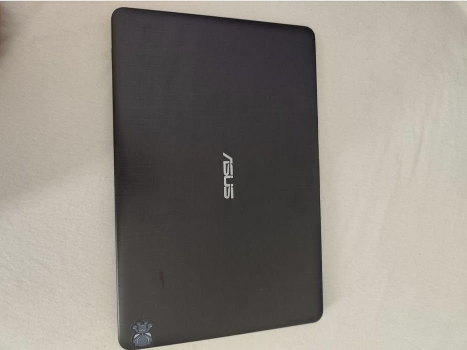 Лаптоп Asus  R540Y