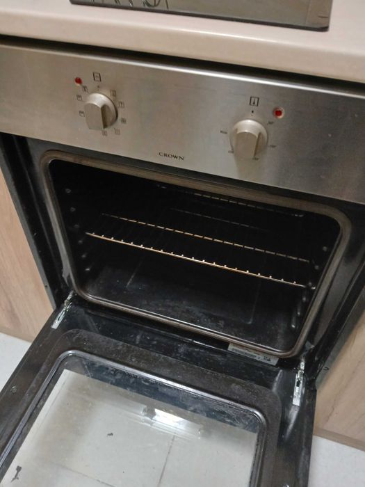 Продавам фурна за вграждане Краун работеща с грил и вентилатор